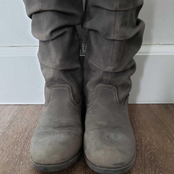 3/$30 Children's Place Girls Grey Slouch Faux Suede Tall Boots sz 1 dressy boots - Picture 1 of 5